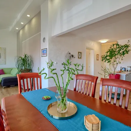 Апартаменти Eco Friendly Artemisia Задар